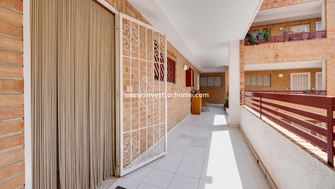 Sale - Apartment - Torrevieja - Centro