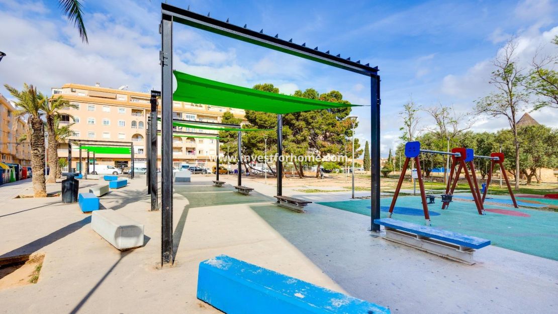 Sale - Apartment - Torrevieja - Centro