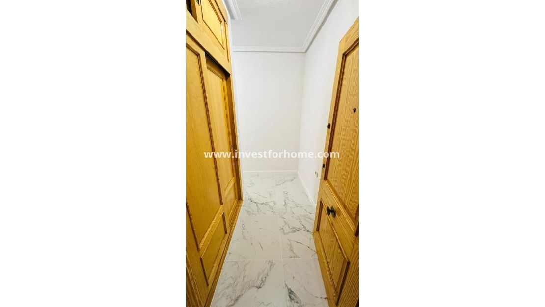 Sale - Apartment - Torrevieja - Centro