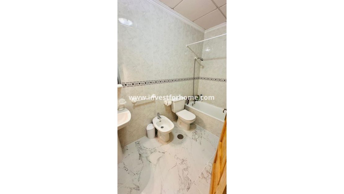 Sale - Apartment - Torrevieja - Centro