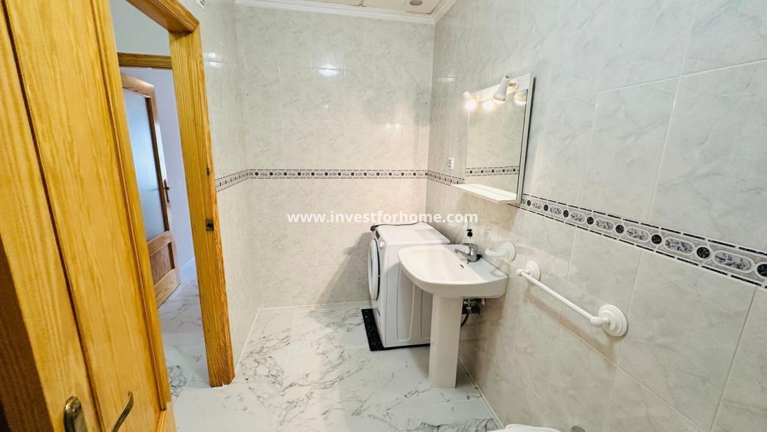 Sale - Apartment - Torrevieja - Centro