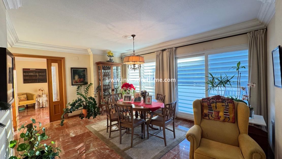 Sale - Apartment - Torrevieja - Centro