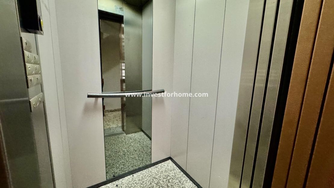 Sale - Apartment - Torrevieja - Centro