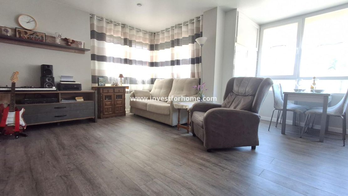 Sale - Apartment - Torrevieja - Centro