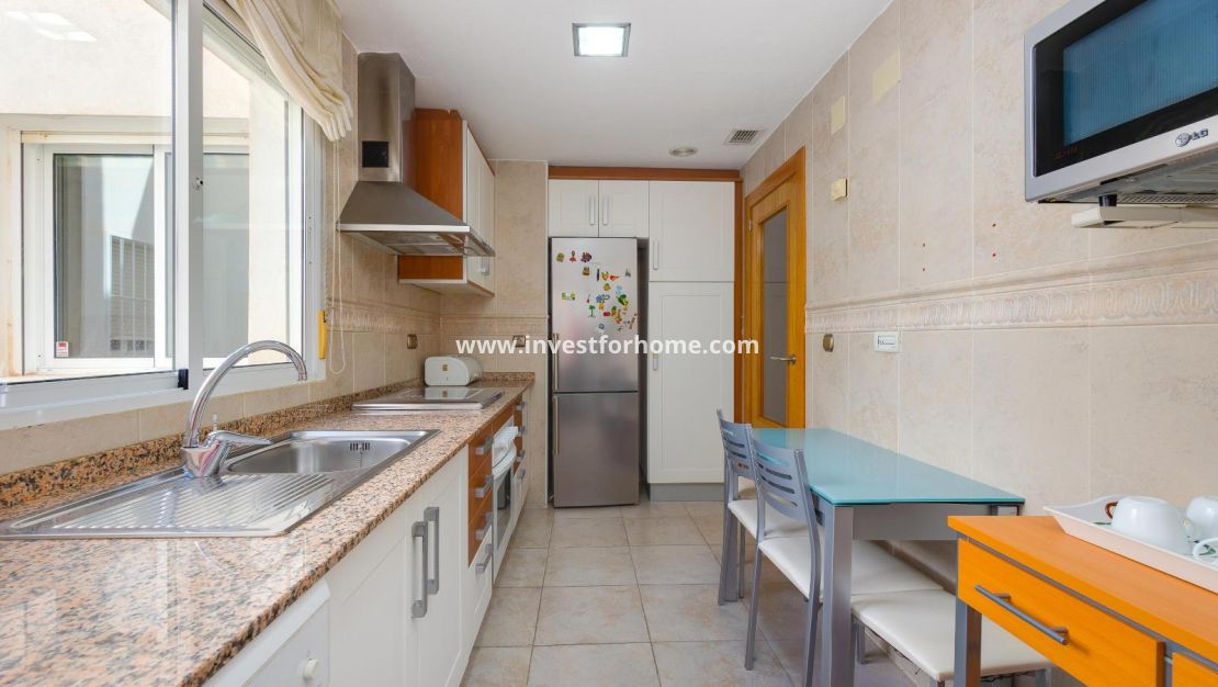 Sale - Apartment - Torrevieja - Centro