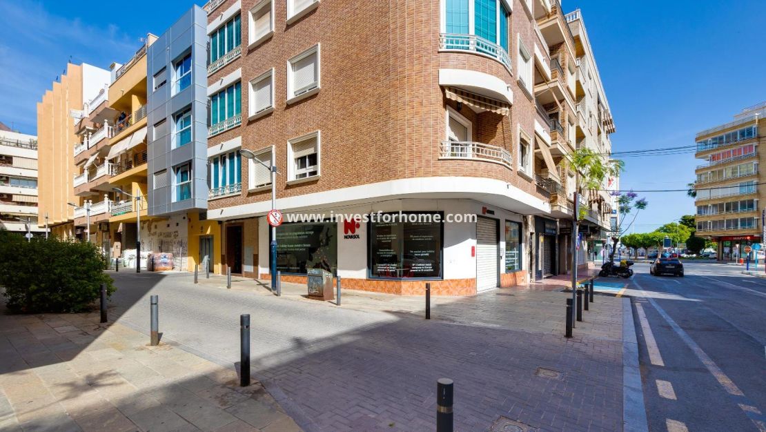 Sale - Apartment - Torrevieja - Centro