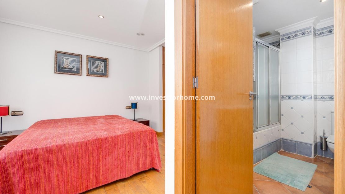 Sale - Apartment - Torrevieja - Centro
