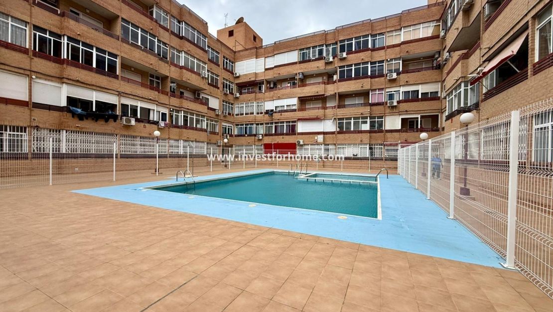 Sale - Apartment - Torrevieja - Centro
