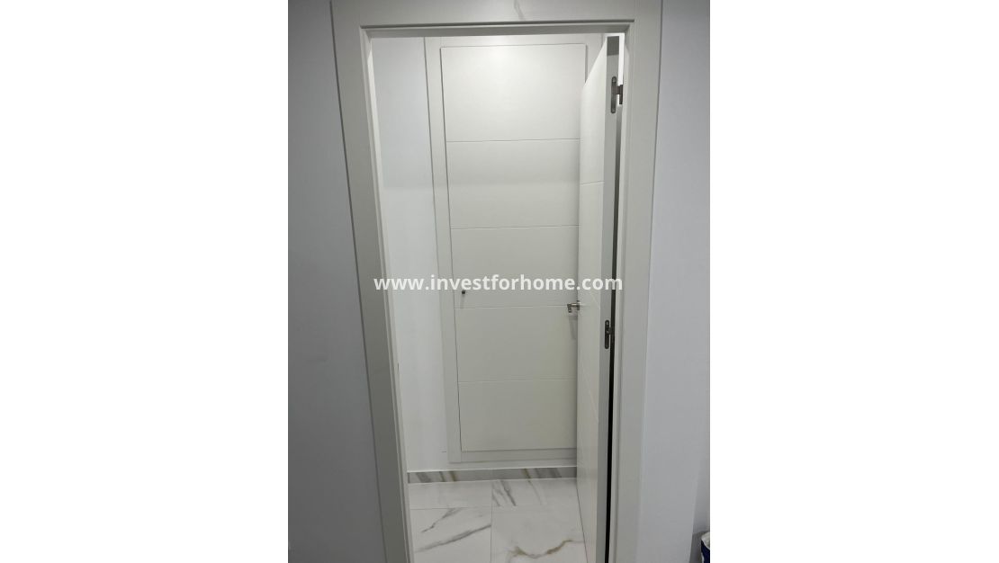 Sale - Apartment - Torrevieja - Centro