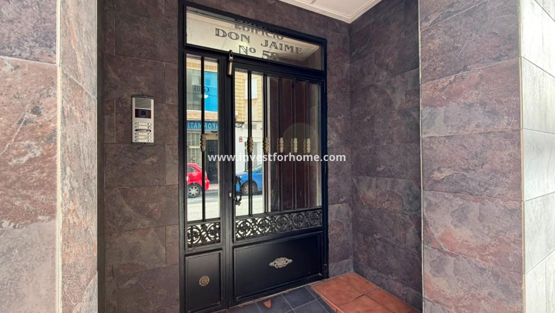 Sale - Apartment - Torrevieja - Centro