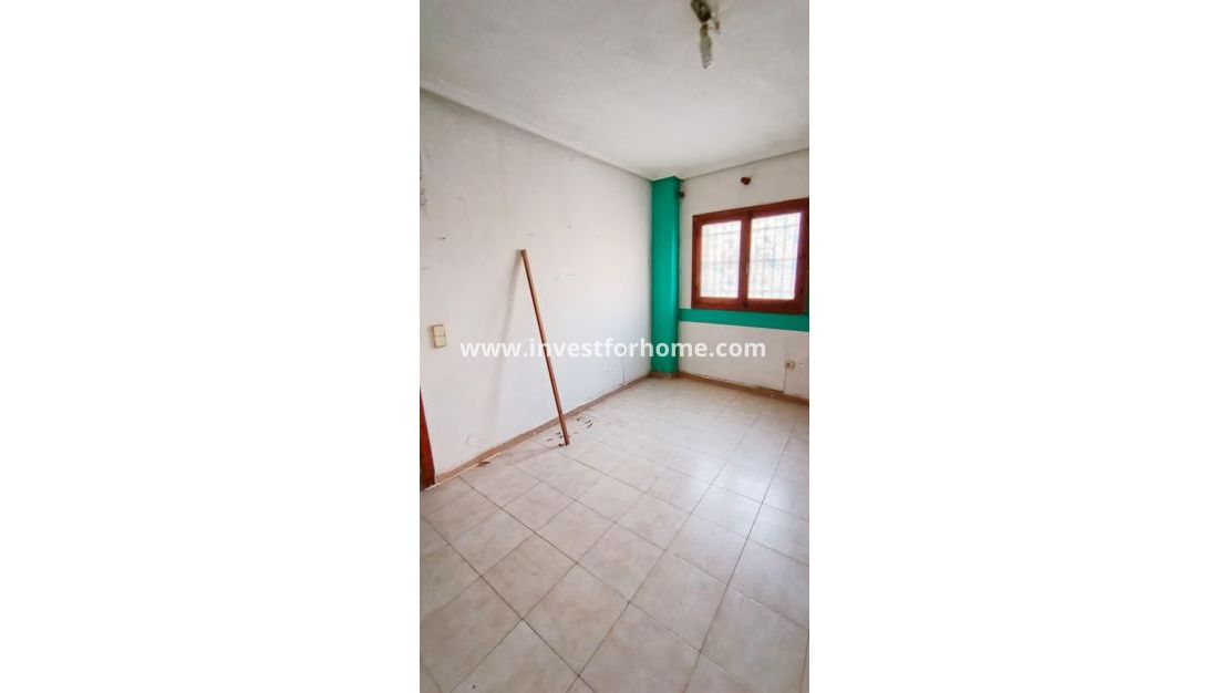 Sale - Apartment - Torrevieja - Centro