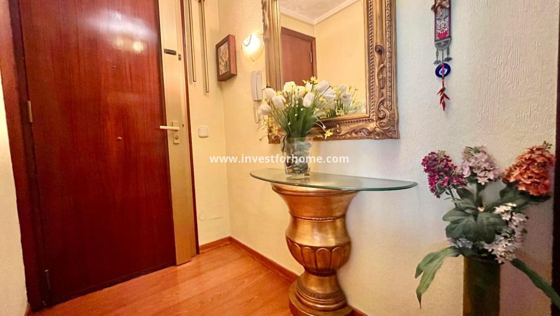 Sale - Apartment - Torrevieja - Centro