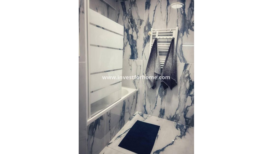 Sale - Apartment - Torrevieja - Centro