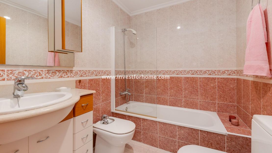 Sale - Apartment - Torrevieja - Centro