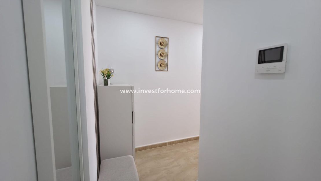 Sale - Apartment - Torrevieja - Centro