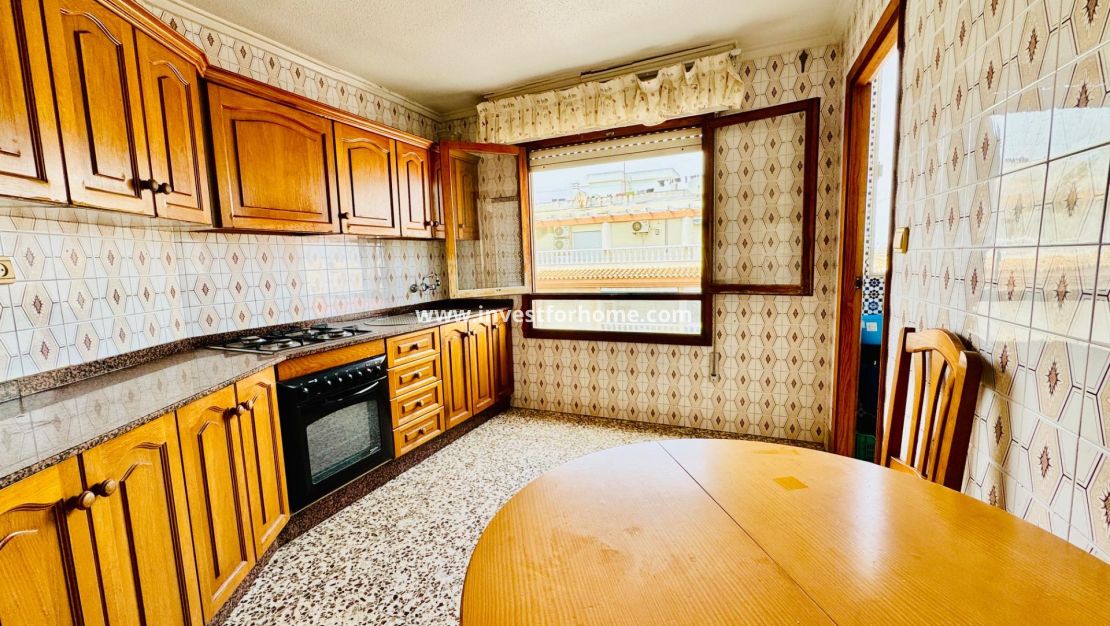 Sale - Apartment - Torrevieja - Centro