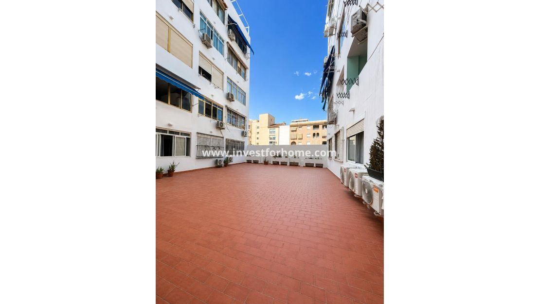 Sale - Apartment - Torrevieja - Centro