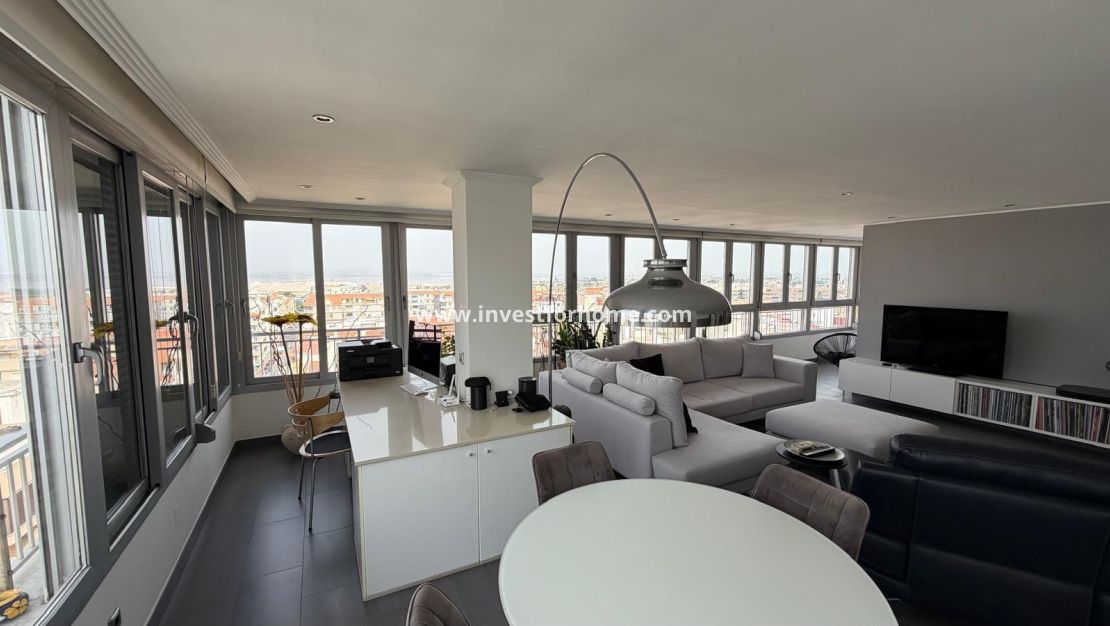 Sale - Apartment - Torrevieja - Centro