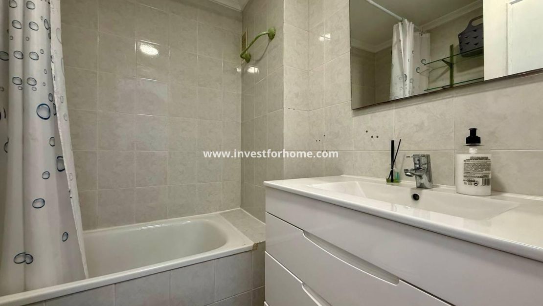 Sale - Apartment - Torrevieja - Centro