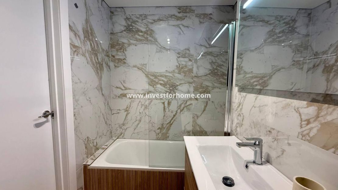 Sale - Apartment - Torrevieja - Centro