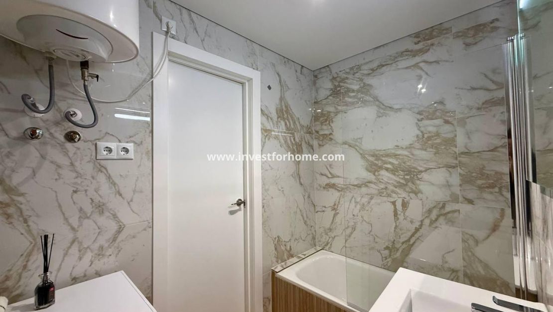 Sale - Apartment - Torrevieja - Centro
