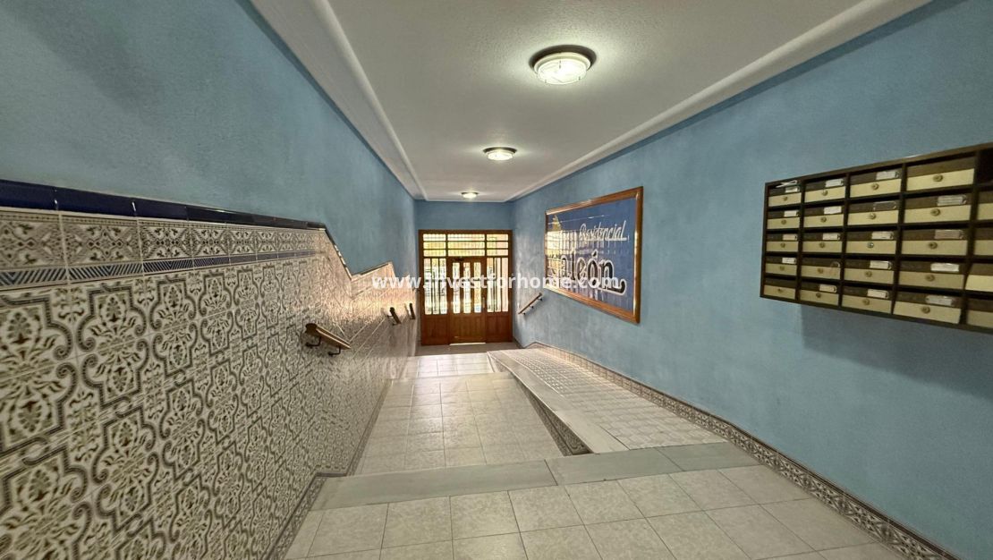 Sale - Apartment - Torrevieja - Centro