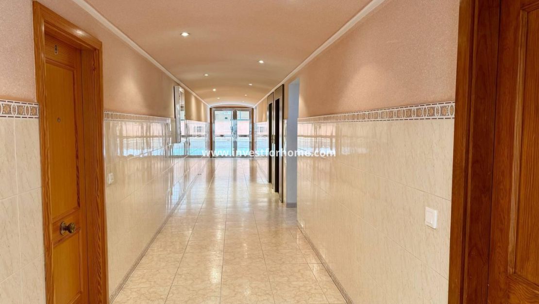 Sale - Apartment - Torrevieja - Centro