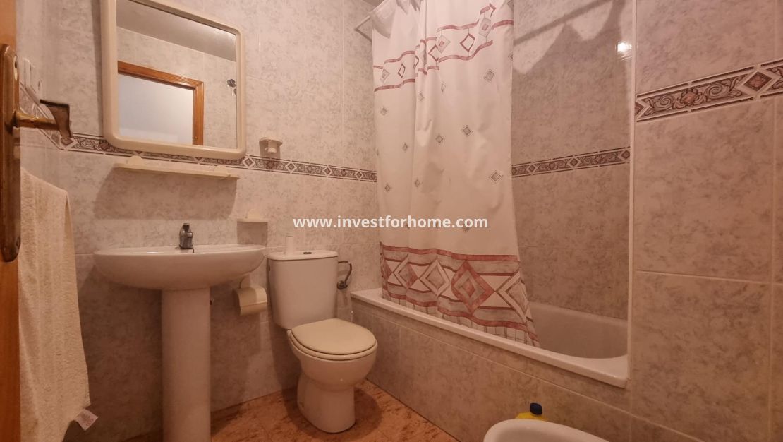 Sale - Apartment - Torrevieja - Centro
