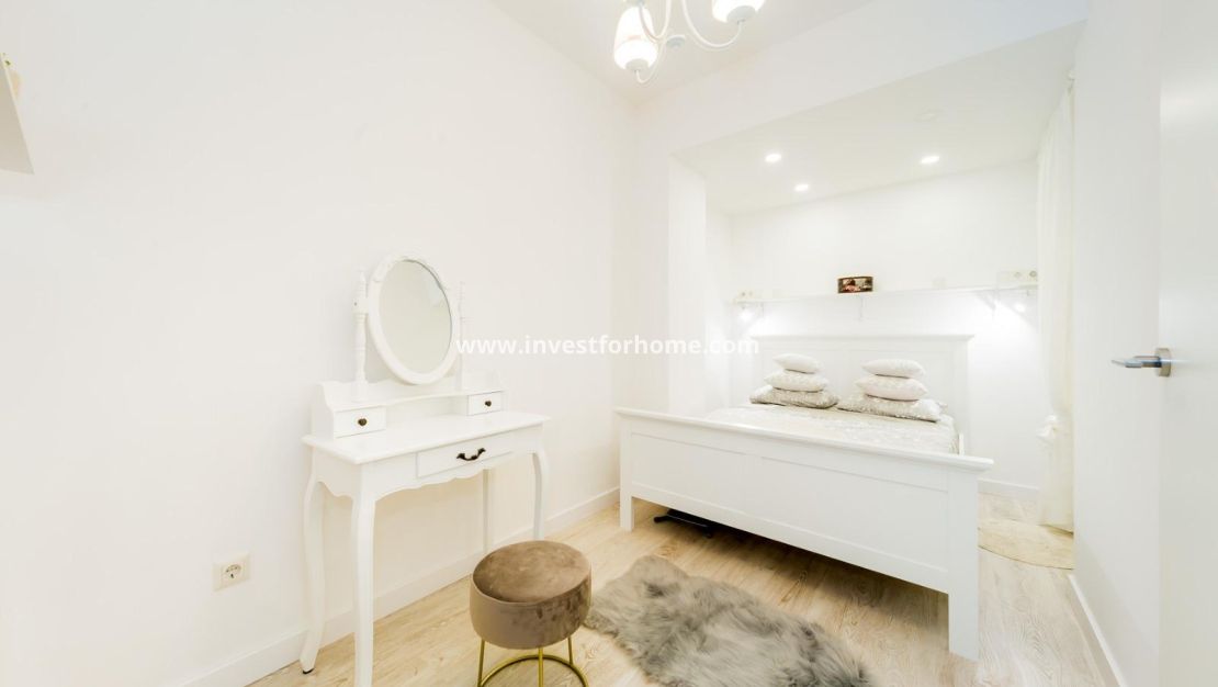 Sale - Apartment - Torrevieja - Centro