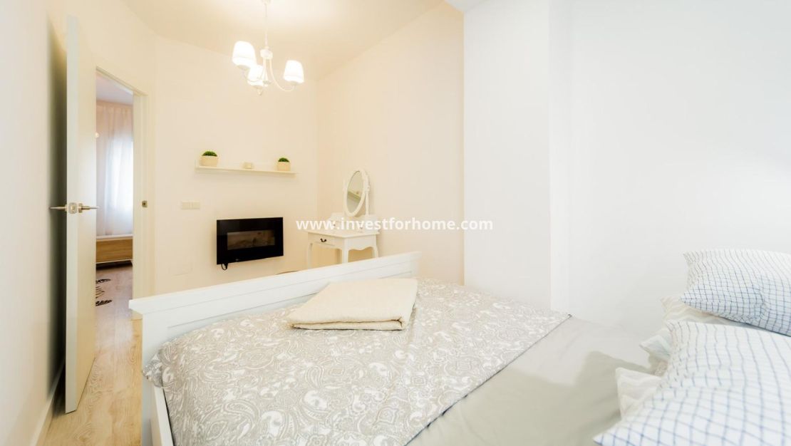 Sale - Apartment - Torrevieja - Centro