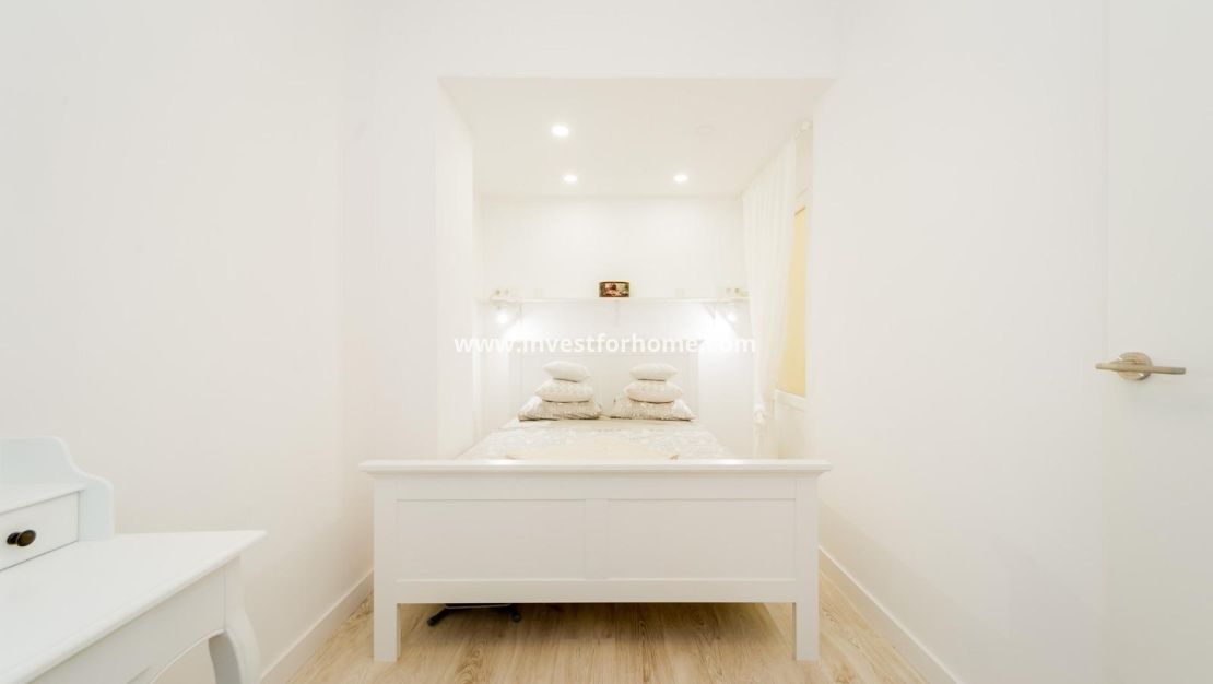 Sale - Apartment - Torrevieja - Centro
