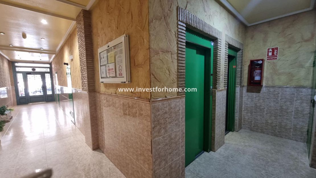 Sale - Apartment - Torrevieja - Centro