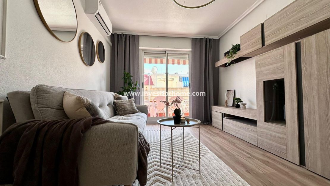 Sale - Apartment - Torrevieja - Centro