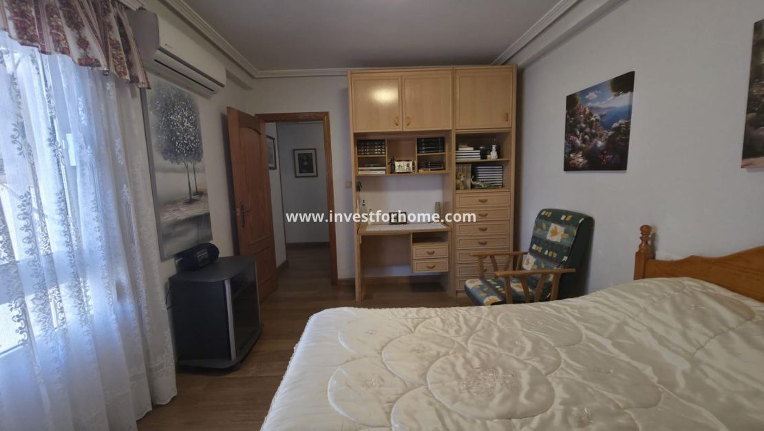 Sale - Apartment - Torrevieja - Centro