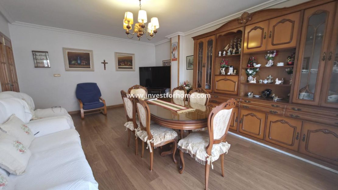 Sale - Apartment - Torrevieja - Centro