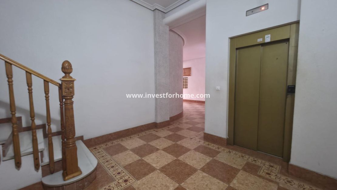 Sale - Apartment - Torrevieja - Centro