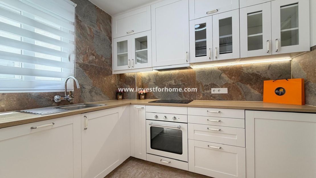 Sale - Apartment - Torrevieja - Centro