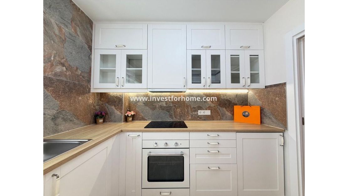 Sale - Apartment - Torrevieja - Centro