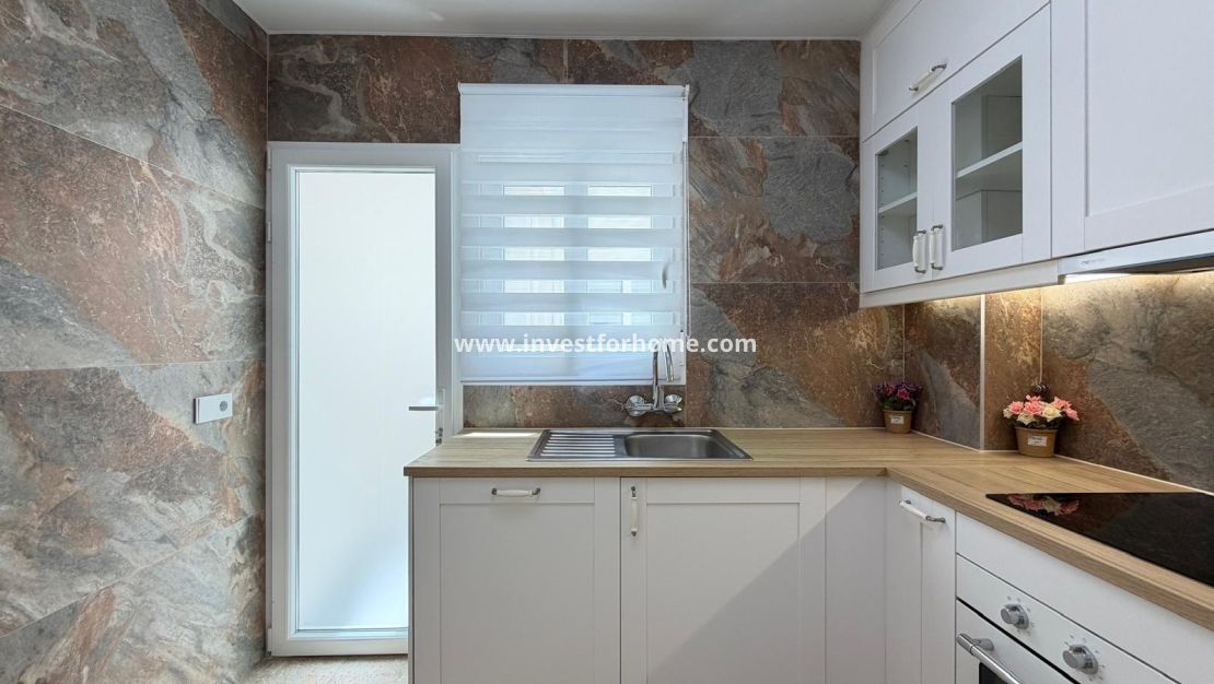 Sale - Apartment - Torrevieja - Centro
