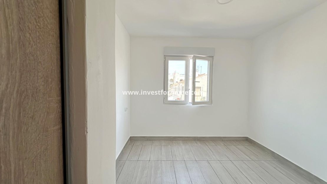 Sale - Apartment - Torrevieja - Centro
