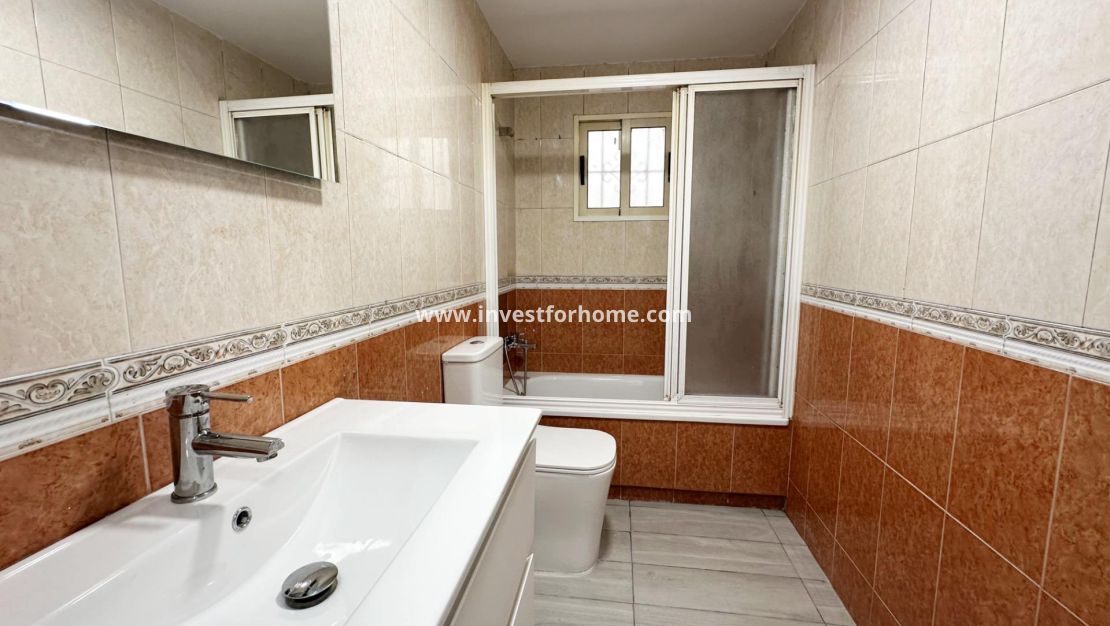 Sale - Apartment - Torrevieja - Centro