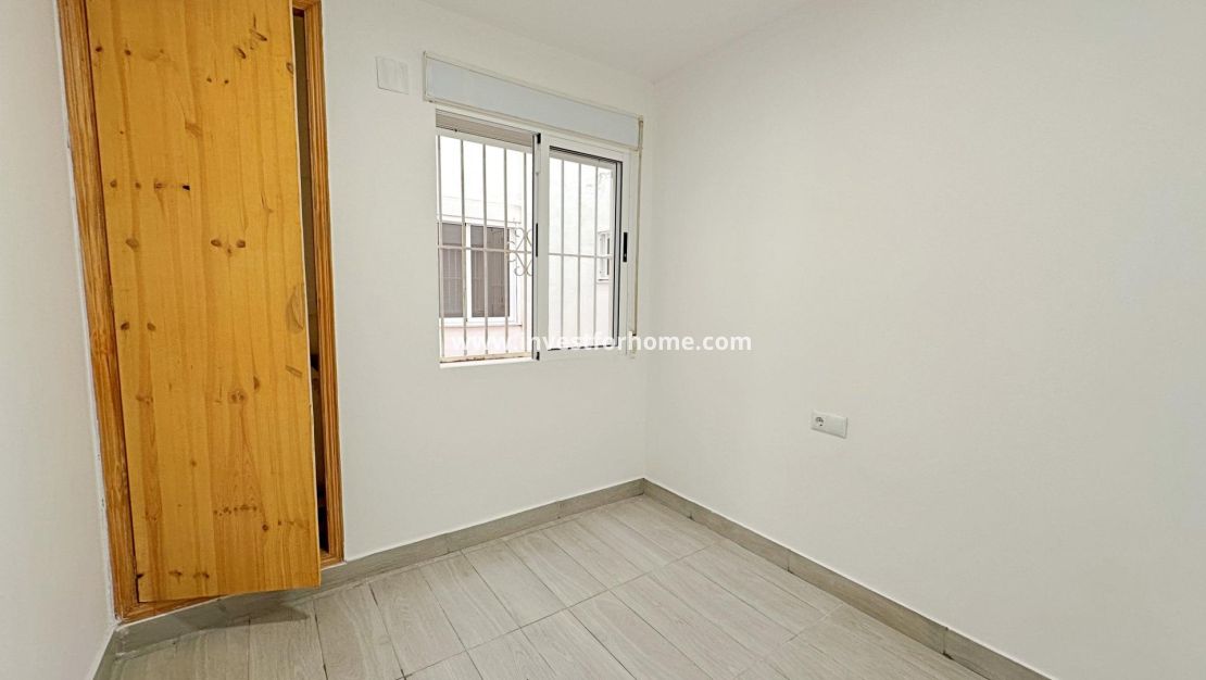 Sale - Apartment - Torrevieja - Centro