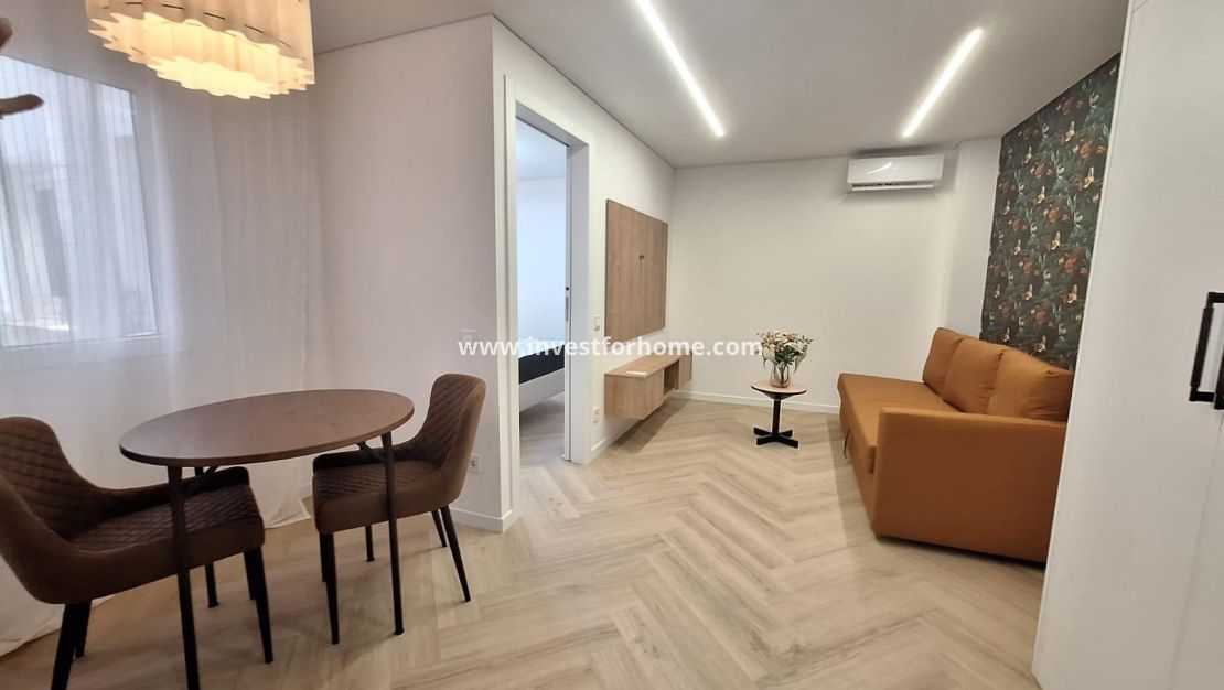 Sale - Apartment - Torrevieja - Centro