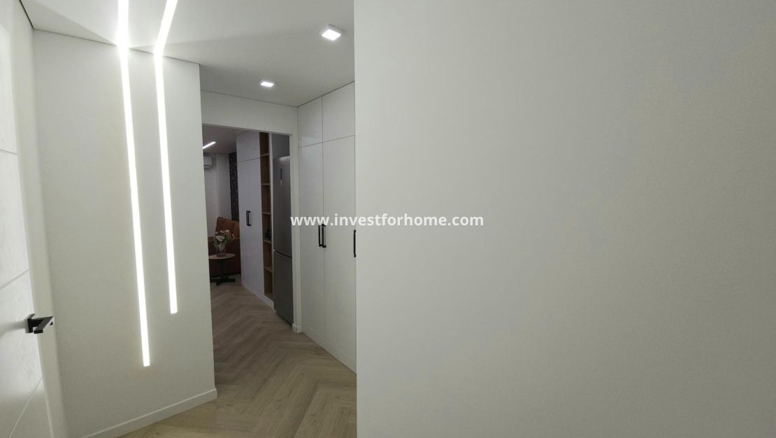 Sale - Apartment - Torrevieja - Centro