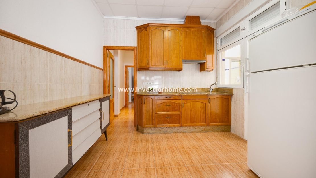 Sale - Apartment - Torrevieja - Centro