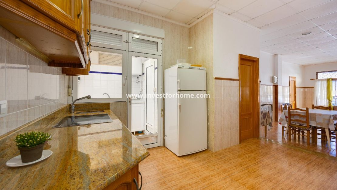 Sale - Apartment - Torrevieja - Centro