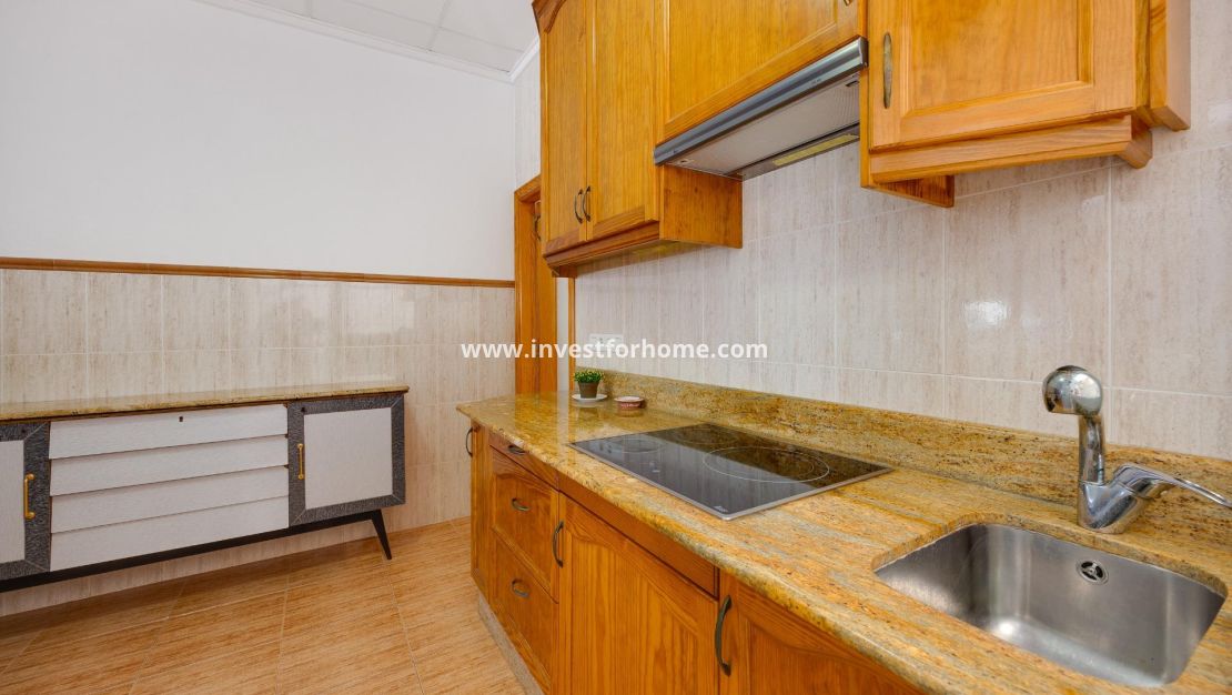 Sale - Apartment - Torrevieja - Centro