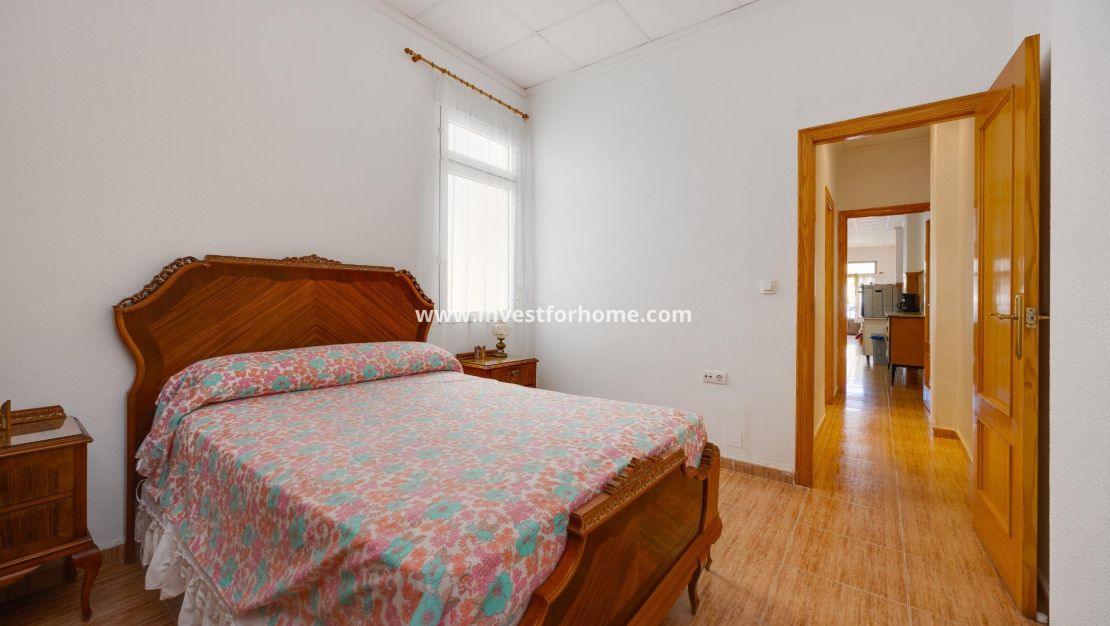 Sale - Apartment - Torrevieja - Centro