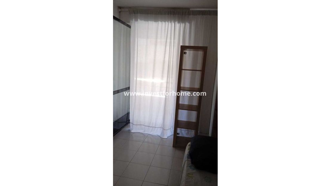 Sale - Apartment - Torrevieja - Centro