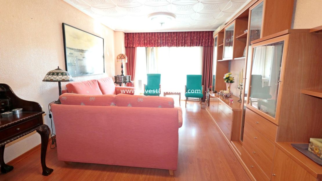 Sale - Apartment - Torrevieja - Centro